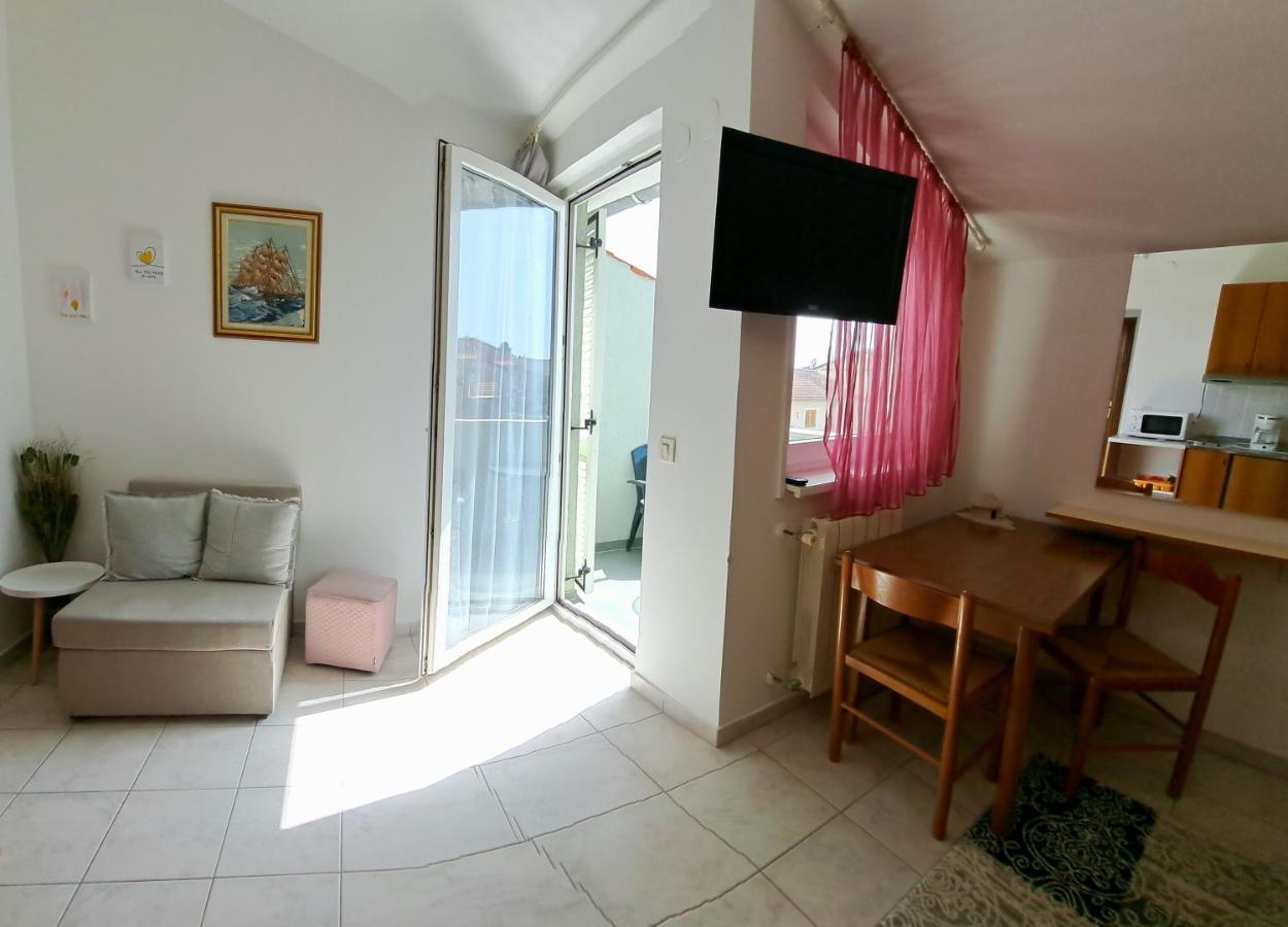 Studio Apartman Olivera โรวีน ภายนอก รูปภาพ