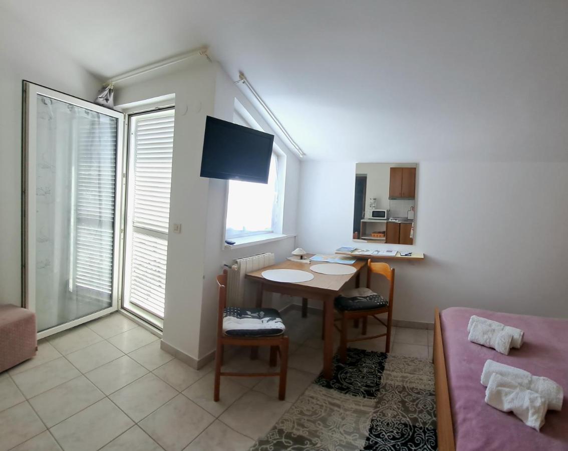 Studio Apartman Olivera โรวีน ภายนอก รูปภาพ