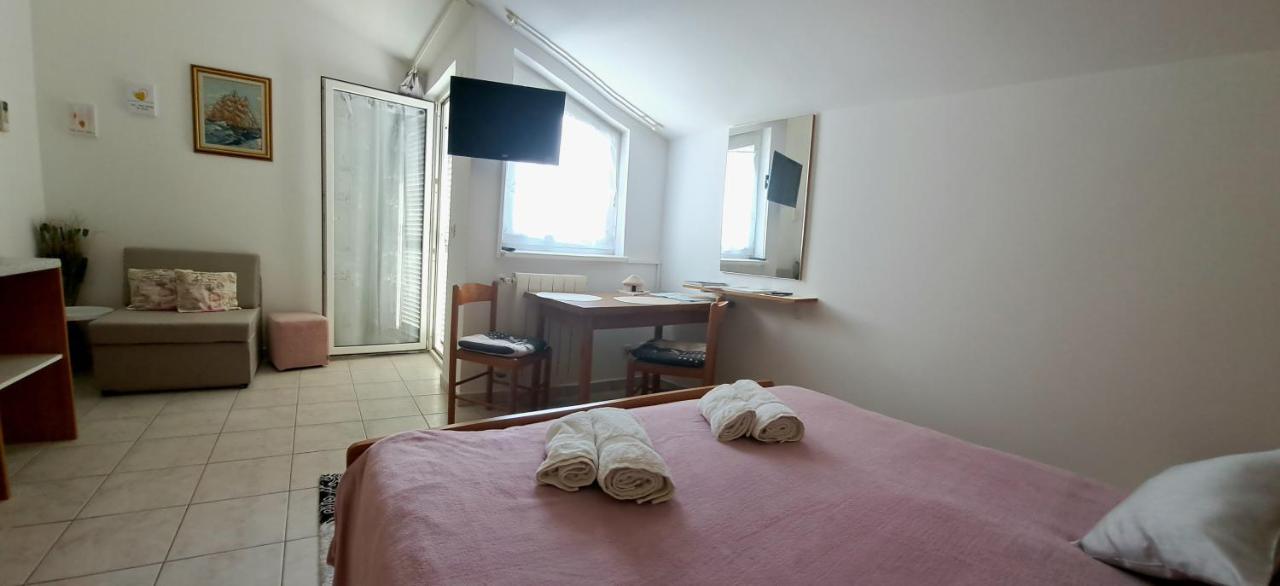 Studio Apartman Olivera โรวีน ภายนอก รูปภาพ